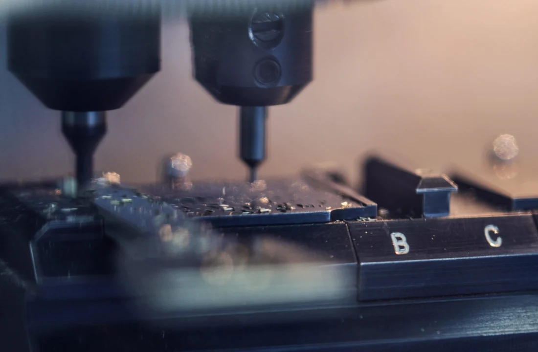 Key-cutting equipment at work